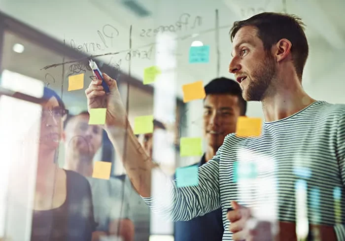 Por qué este rasgo de liderazgo es crucial para las decisiones difíciles, y 3 formas de cultivarlo