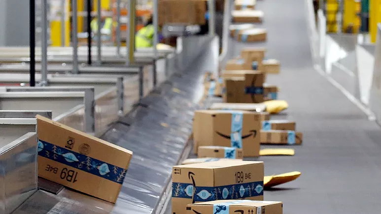 Amazon comienza a probar un nuevo robot capaz de levantar objetos en los almacenes