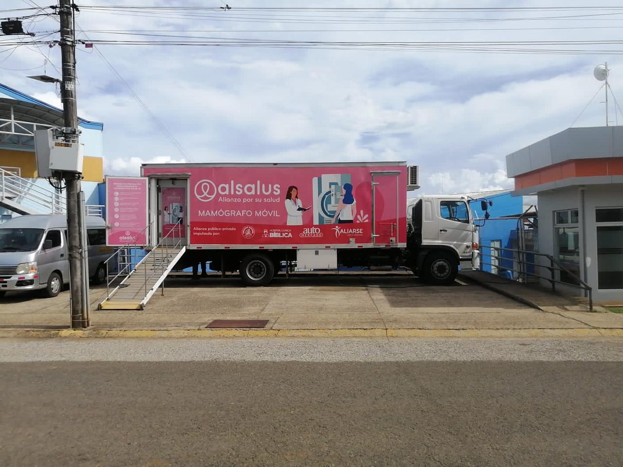 Movimiento Rosa de Auto Mercado busca fondos para realizar 5.500 mamografías en zonas prioritarias para la CCSS