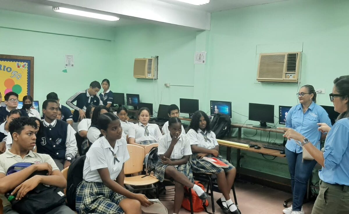 250 estudiantes Panamá se graduaron de Educación Financiera