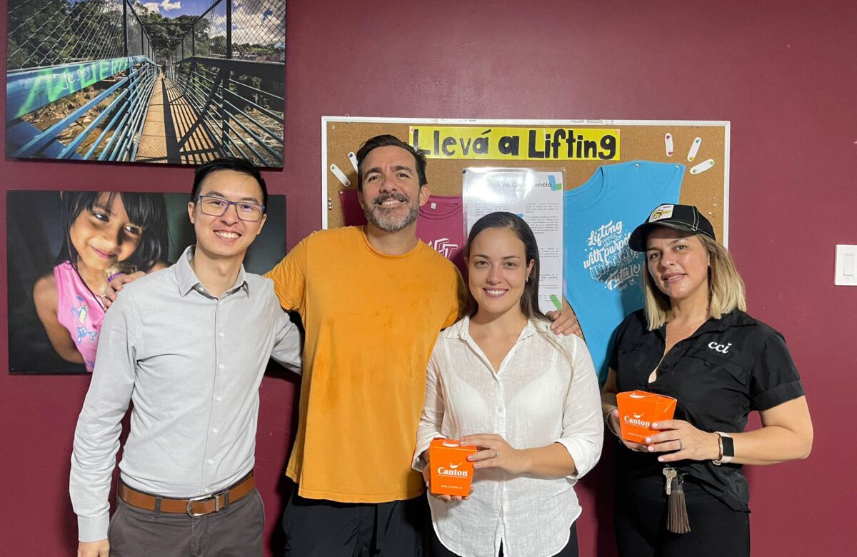 Restaurante Cantón y Lifting Hands se unieron para compartir comida a población de escasos recursos en Costa Rica