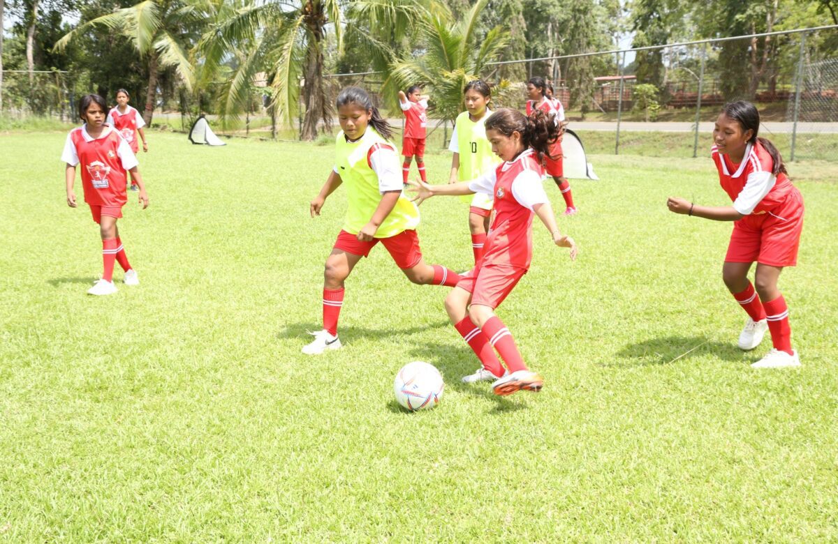 Arcos Dorados y Fepafut cierran con éxito gira de fútbol para niñas en Panamá
