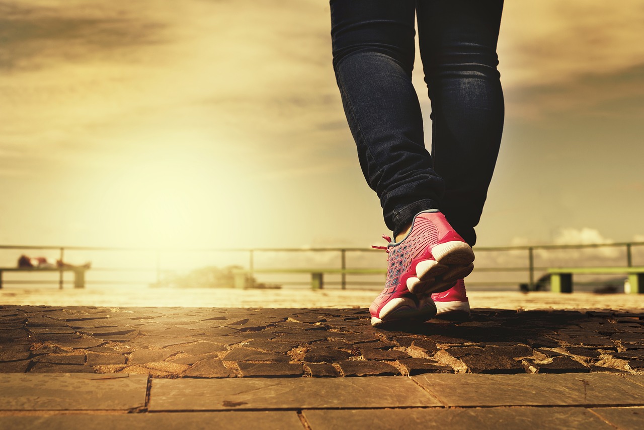 Seis estrategias para convertir una caminata en un ejercicio completo de abdominales