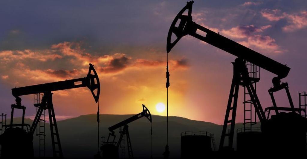 Precios del petróleo cayeron más de 4 %, su nivel más bajo desde julio