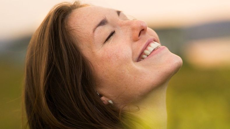 Descubra los 5 hábitos que activan la hormona de la felicidad