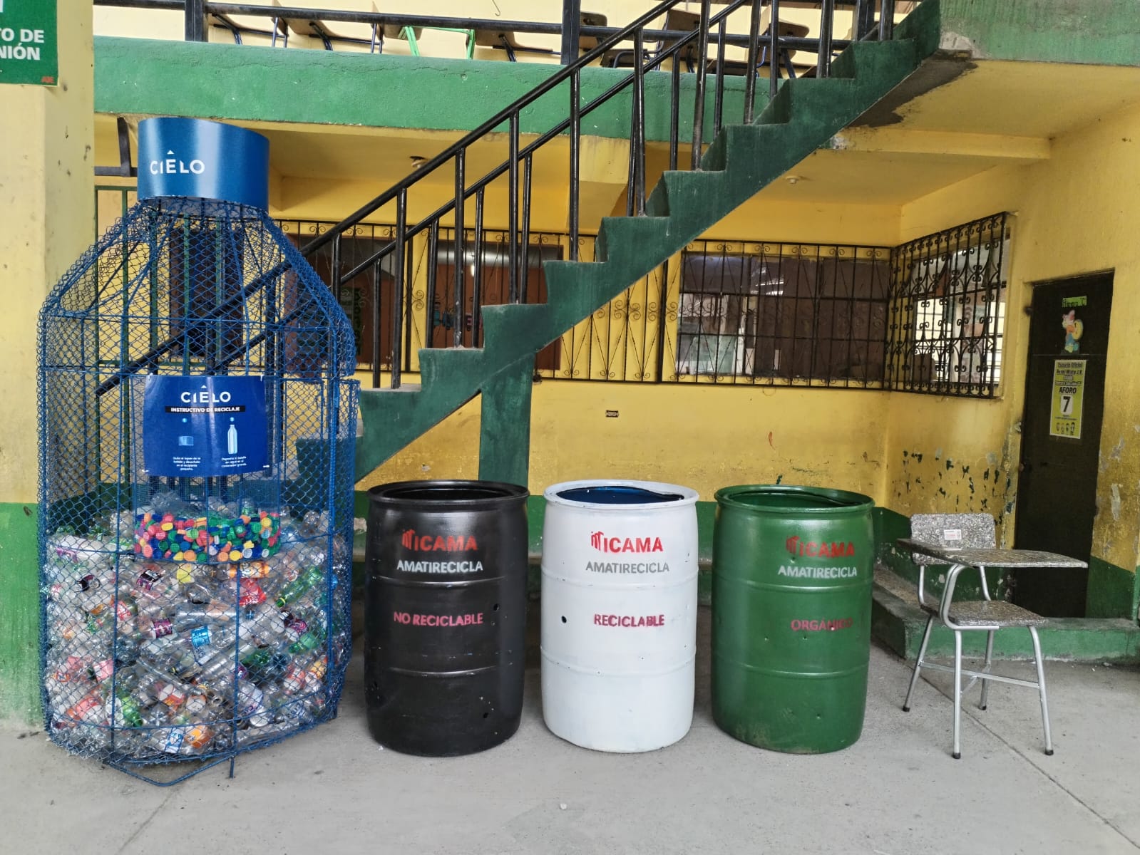 AJE se unió al proyecto AmatiRecicla para recolección y clasificación de plásticos en escuelas