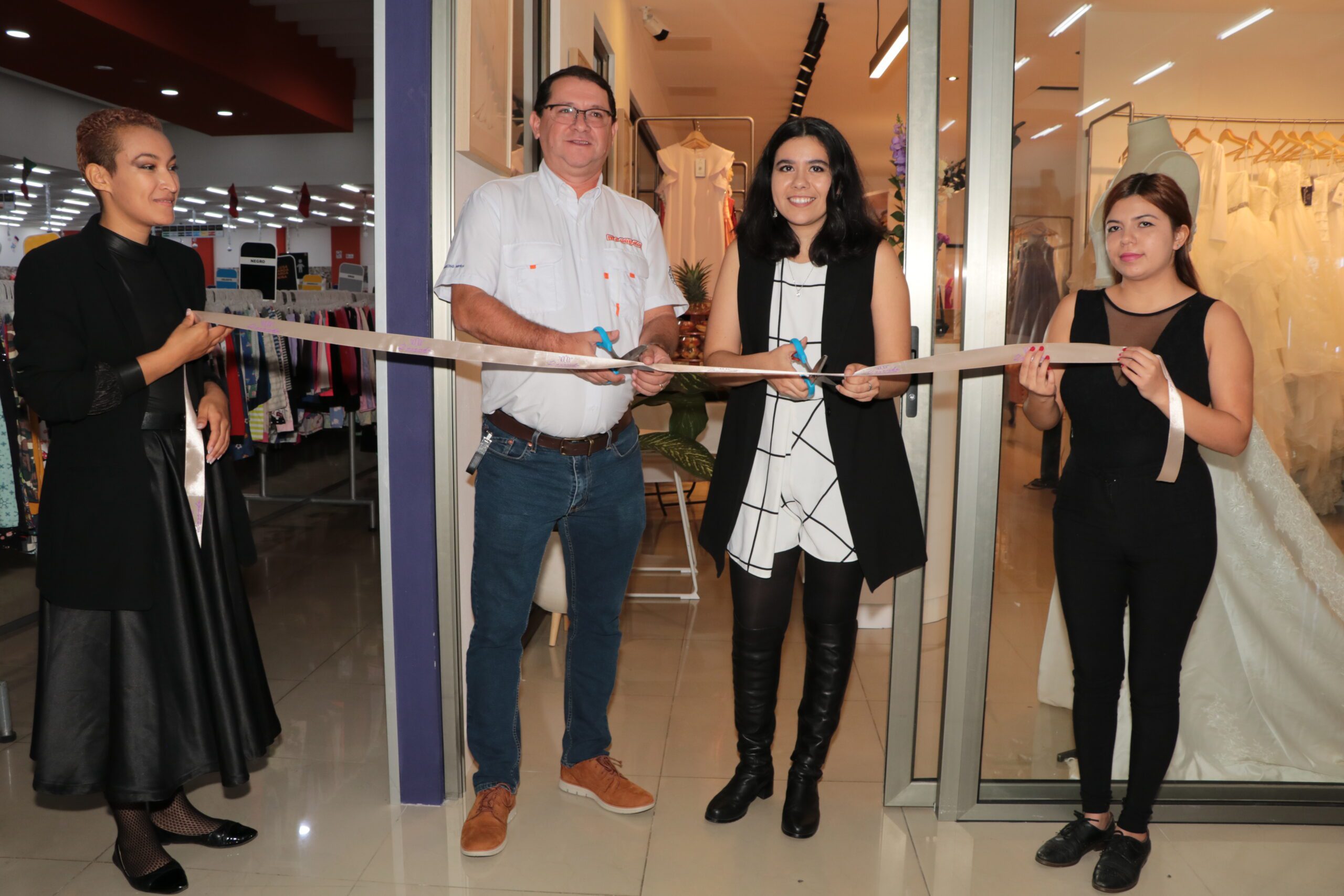 Rosenda ofrece elegancia y sofisticación en vestidos de fiesta en Guatemala