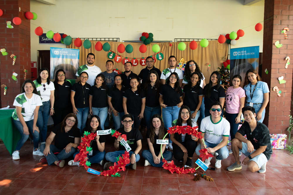 Banco Promerica El Salvador celebra la Navidad a niños de Aldeas Infantiles SOS