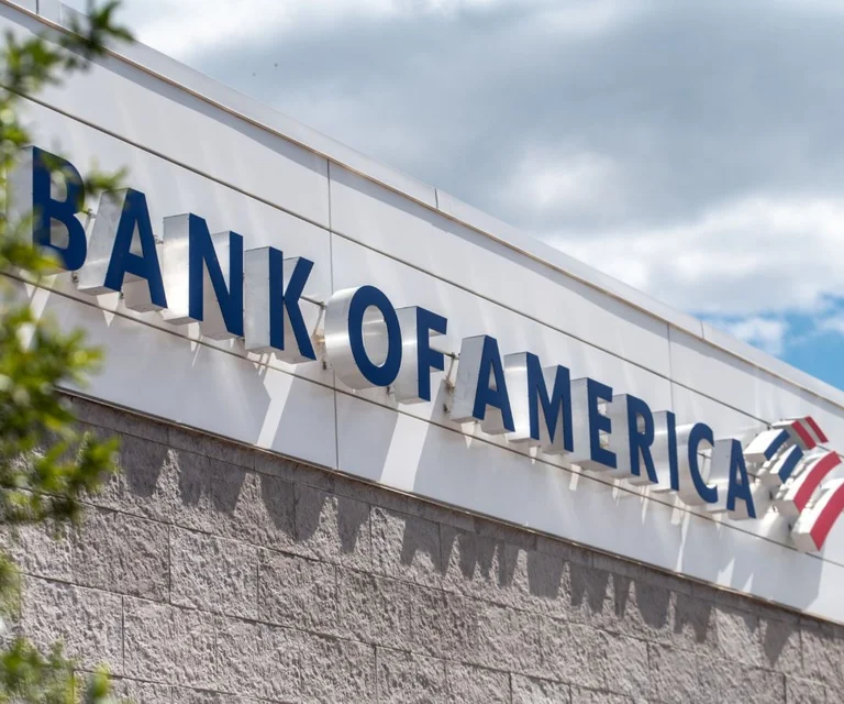 Bank of America prevé cuatro recortes de tasas de interés de la Fed el otro año