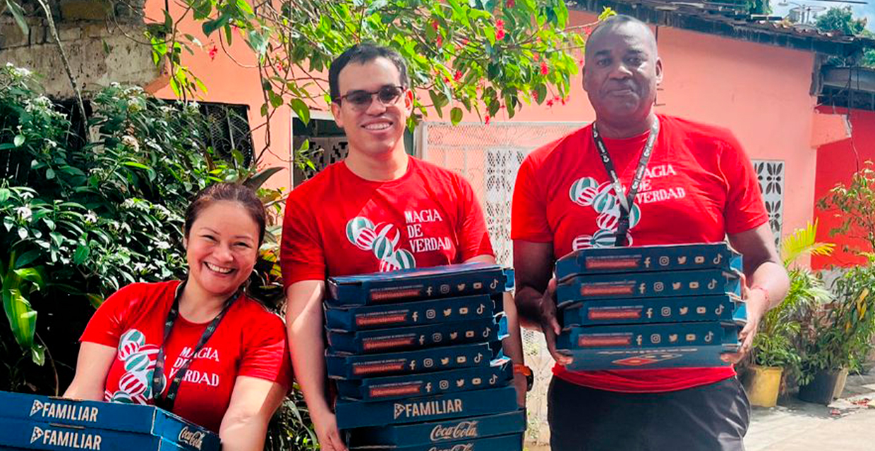 El Sistema Coca-Cola y  Domino’s Pizza se unen para “Despertar al Santa que hay en tí” a más de 300 familias panameñas