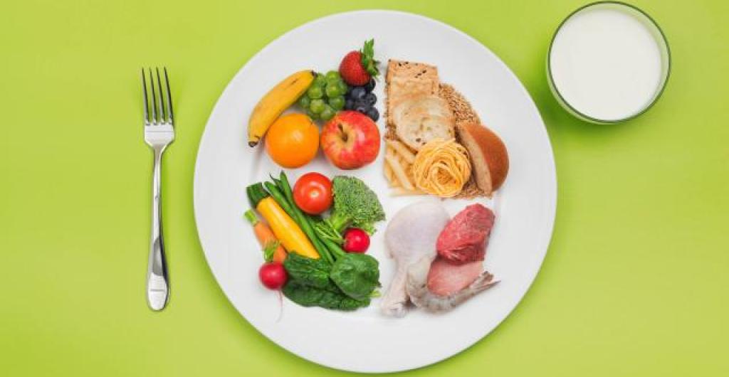 Estrategias para retomar la alimentación balanceada después de los excesos navideños