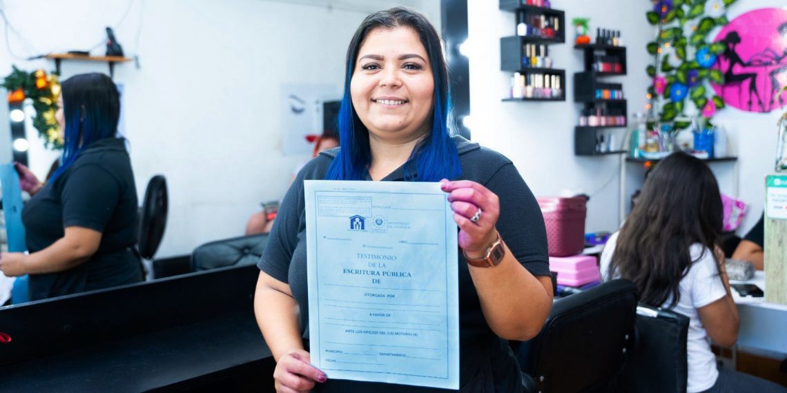 El 53 % de los créditos para vivienda han sido otorgados a mujeres en El Salvador