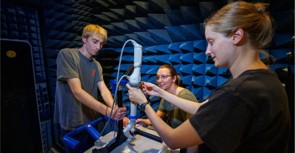 Cirujanos en la Tierra operan por primera vez un robot quirúrgico en la Estación Espacial Internacional