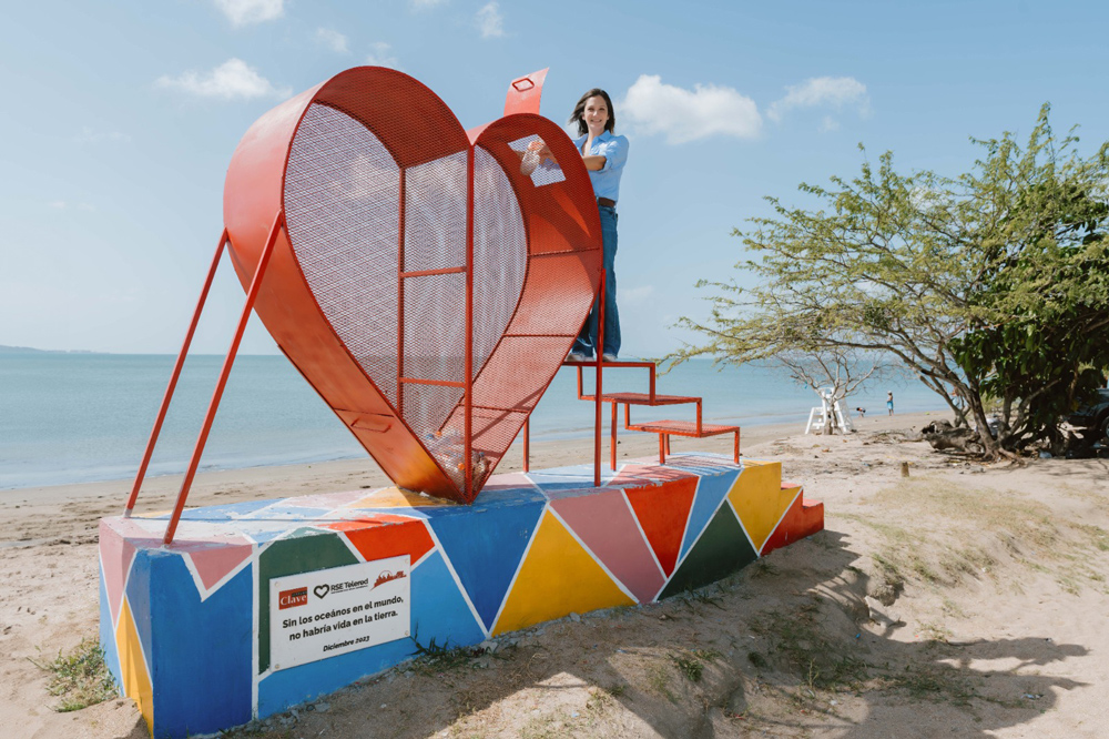 Panamá: Un corazón recolector para limpiar Playa Veracruz instalado por clave y aseo capital