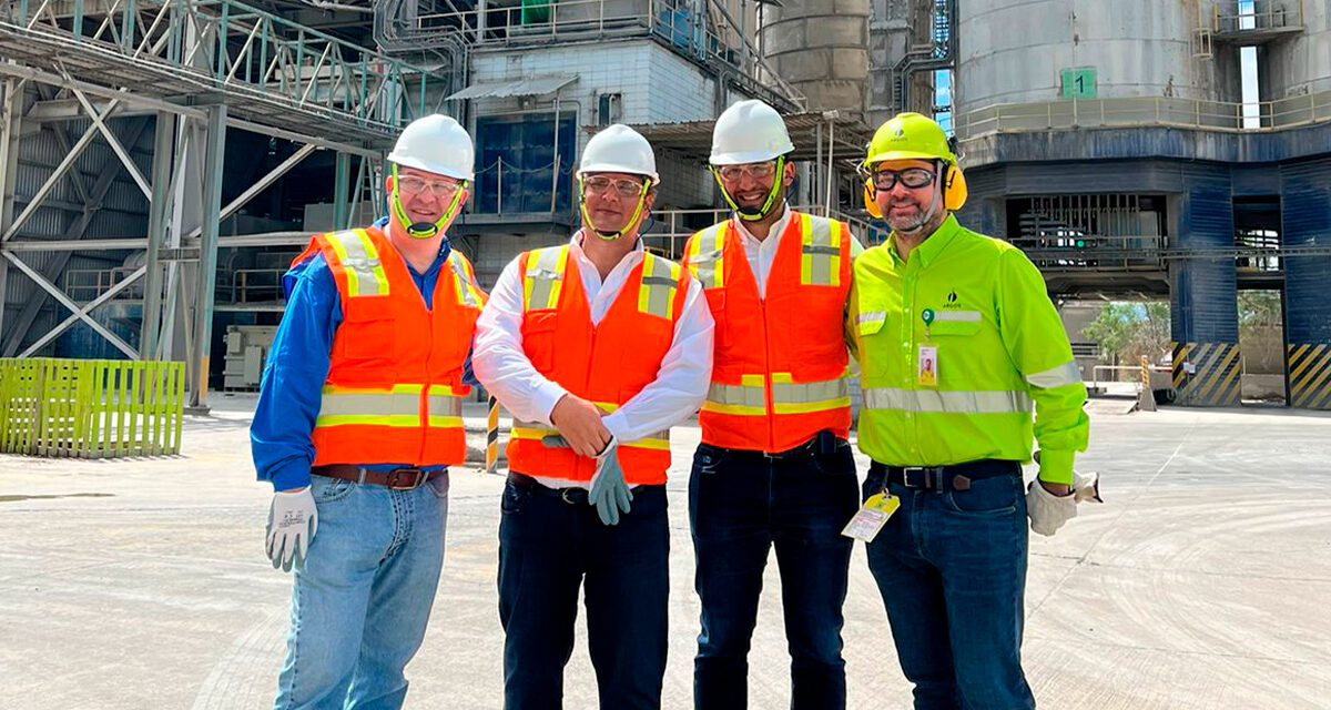 Cementos Argos recibió en sus operaciones a funcionarios de gobierno y líderes del sector construcción y la empresa privada de Honduras