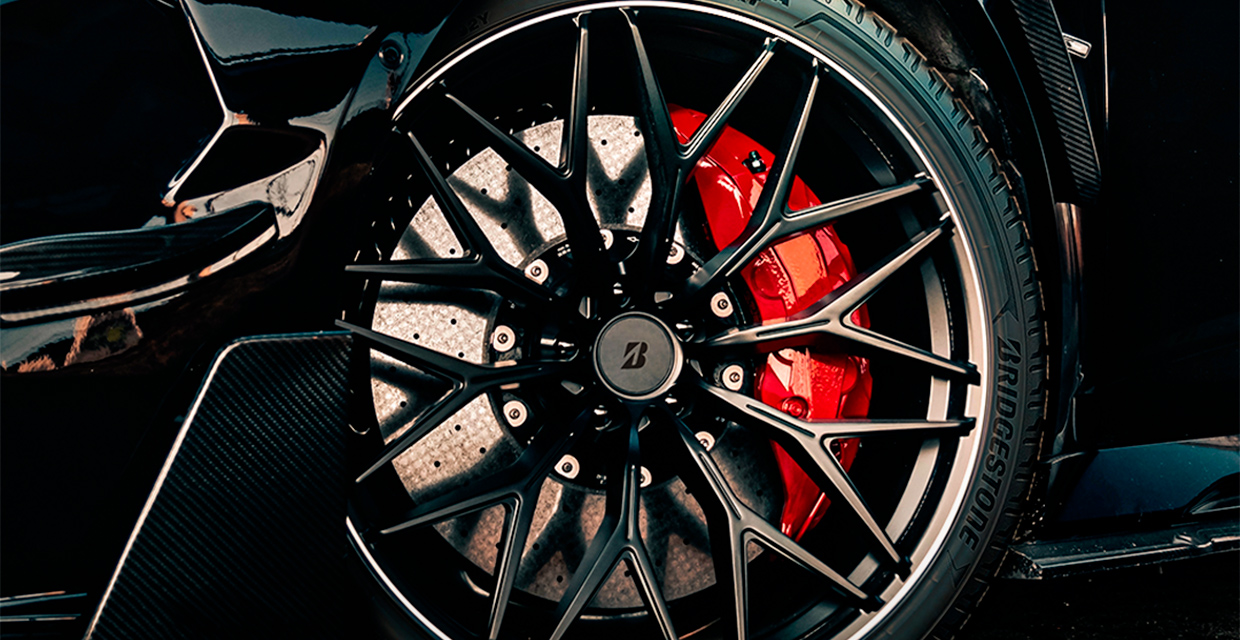 ¿Neumáticos Premium o Económicos? La elección que impacta su conducción