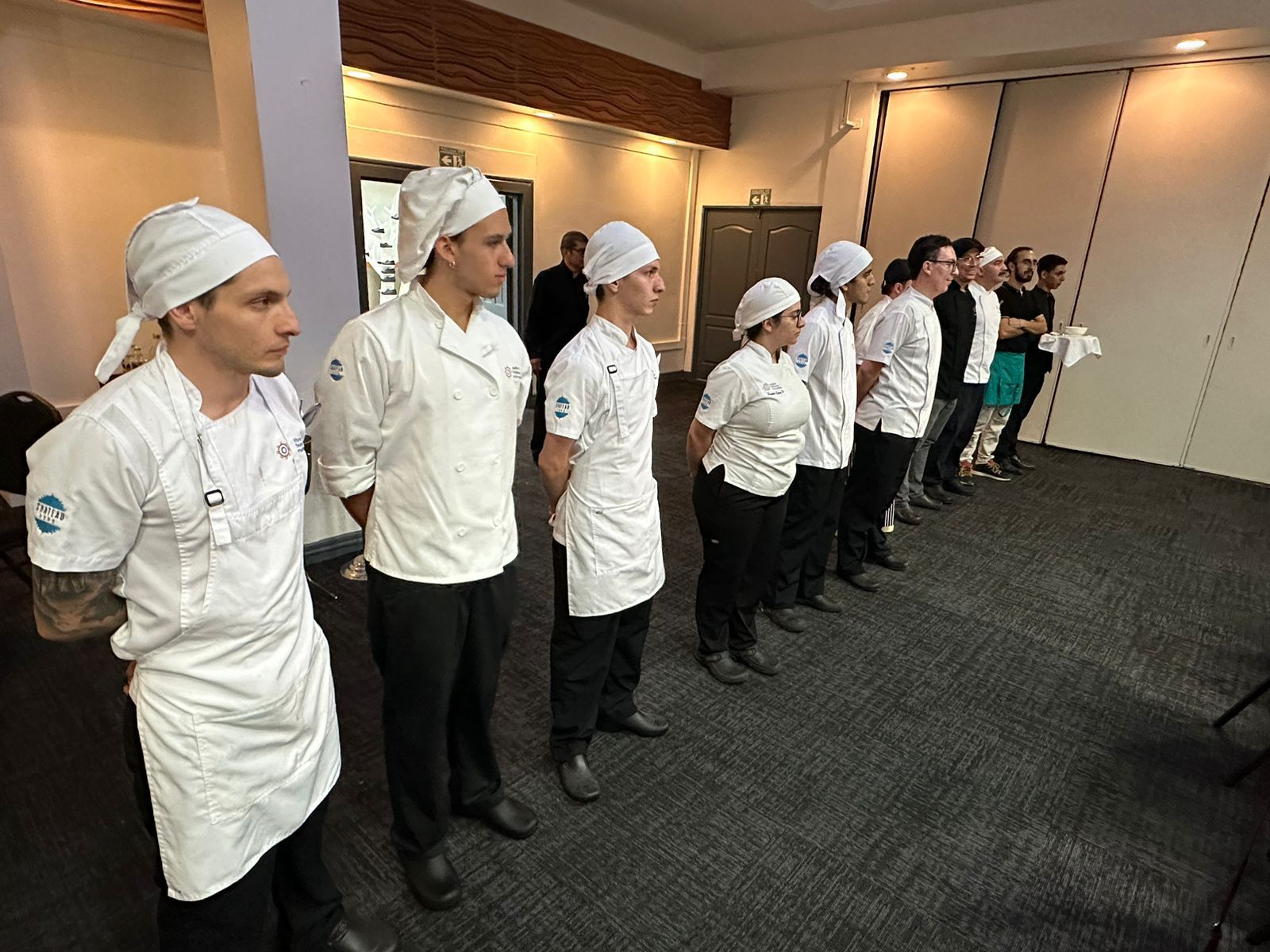 Futuros chefs afinan habilidades junto a grandes figuras