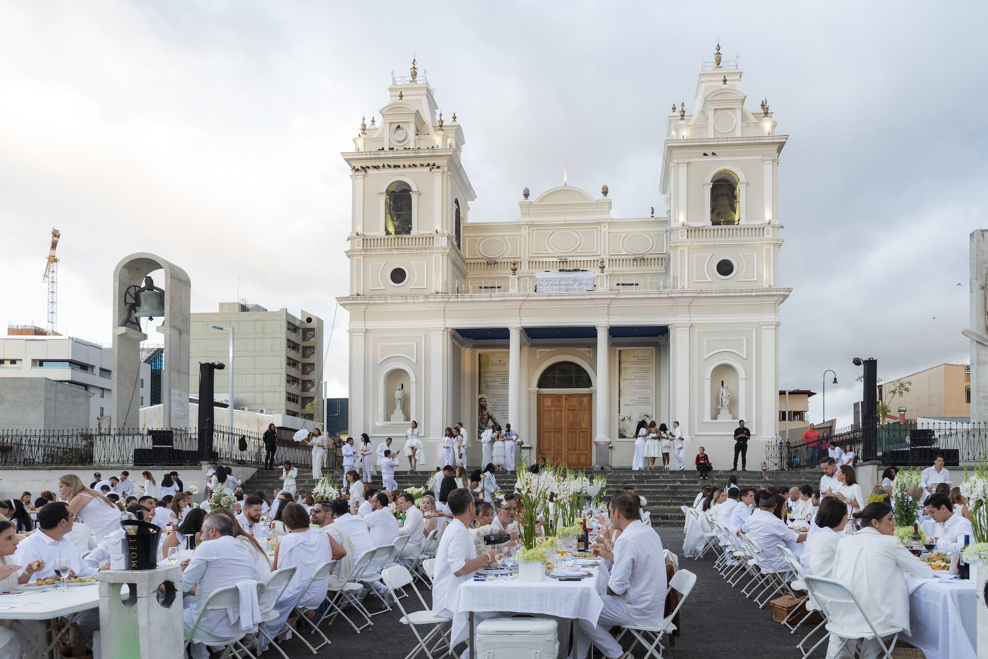 La CCI France Costa Rica suma le Dîner en Blanc a su agenda de actividades 2024