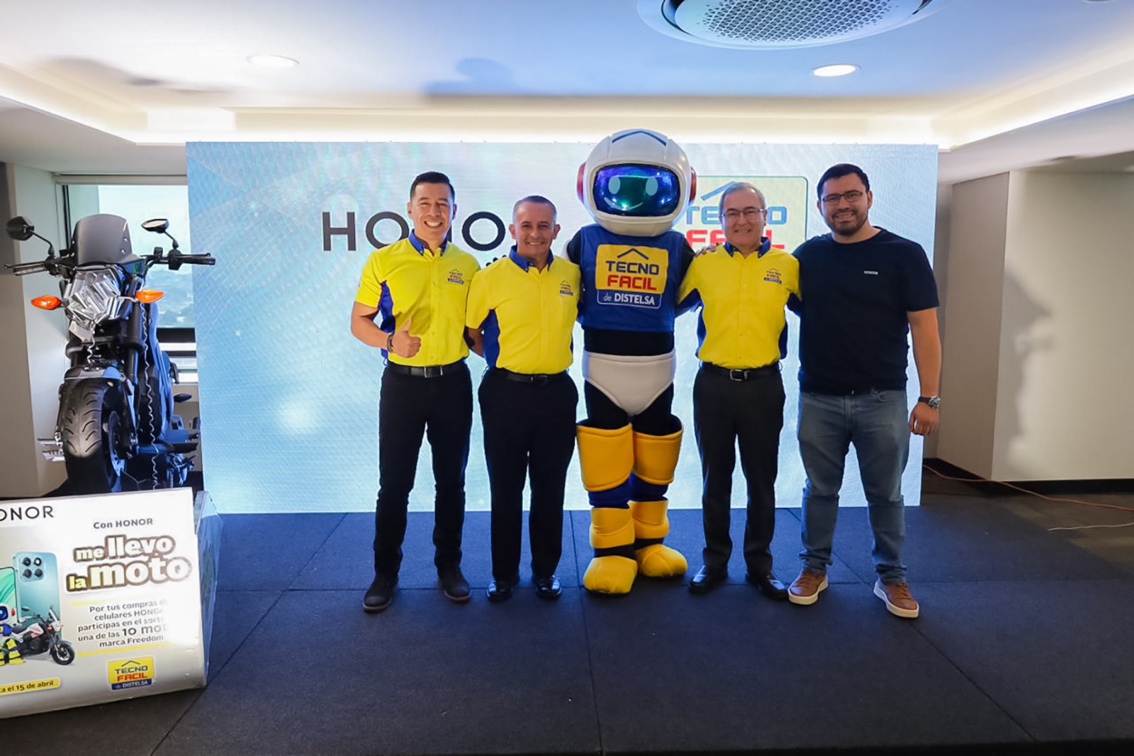 ¡Estrene una moto con Tecno Fácil y Honor!