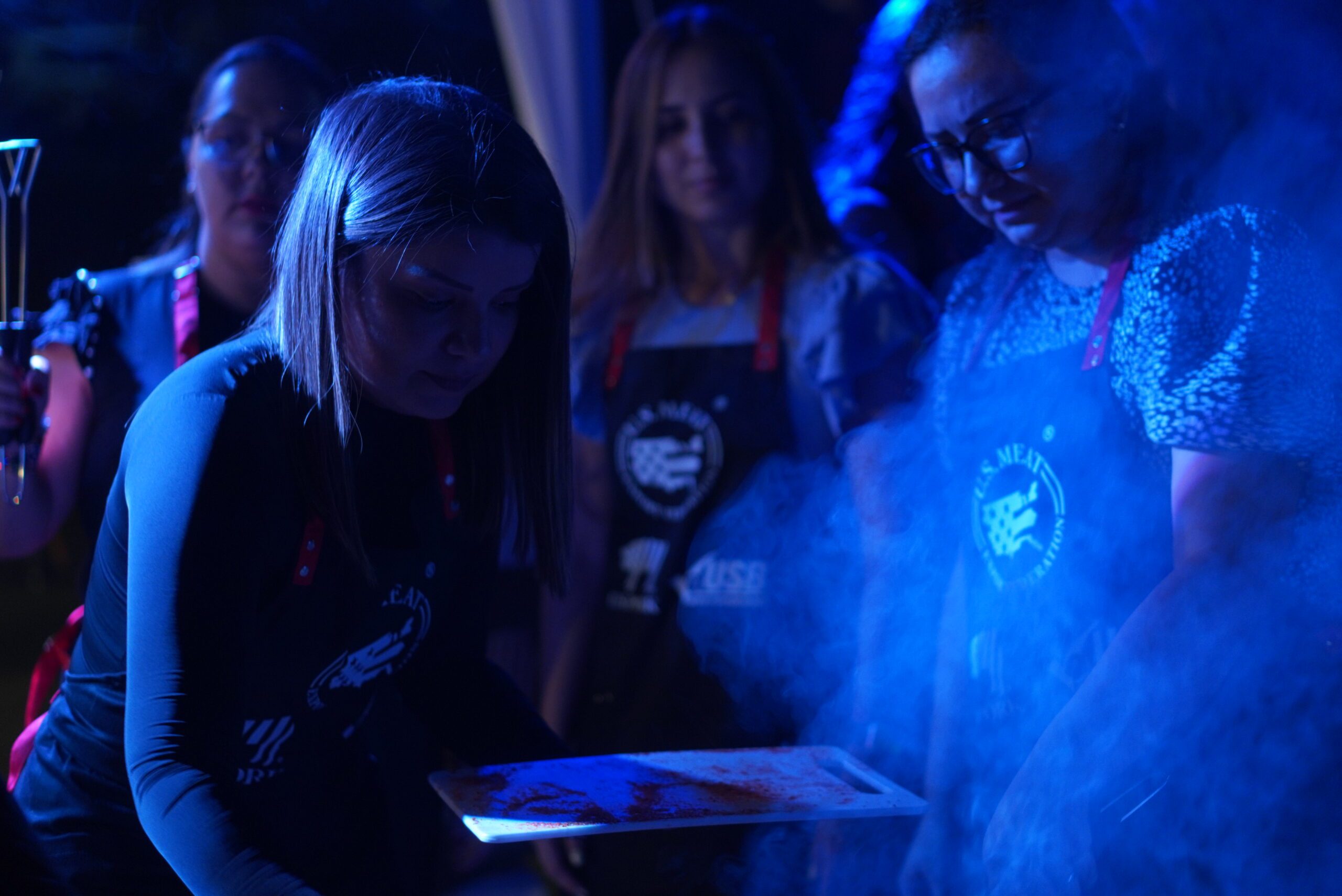 Mujeres se reunieron en «Girls can Grill» para desafiar estereotipos en medio de parrillas y cortes de carne