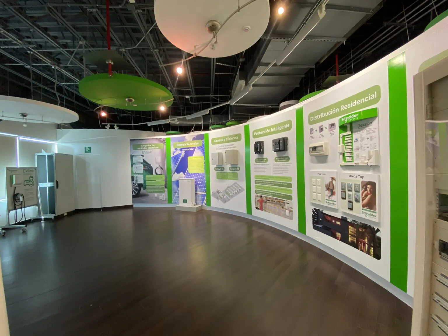 Schneider Electric inaugura su nuevo centro de entrenamiento