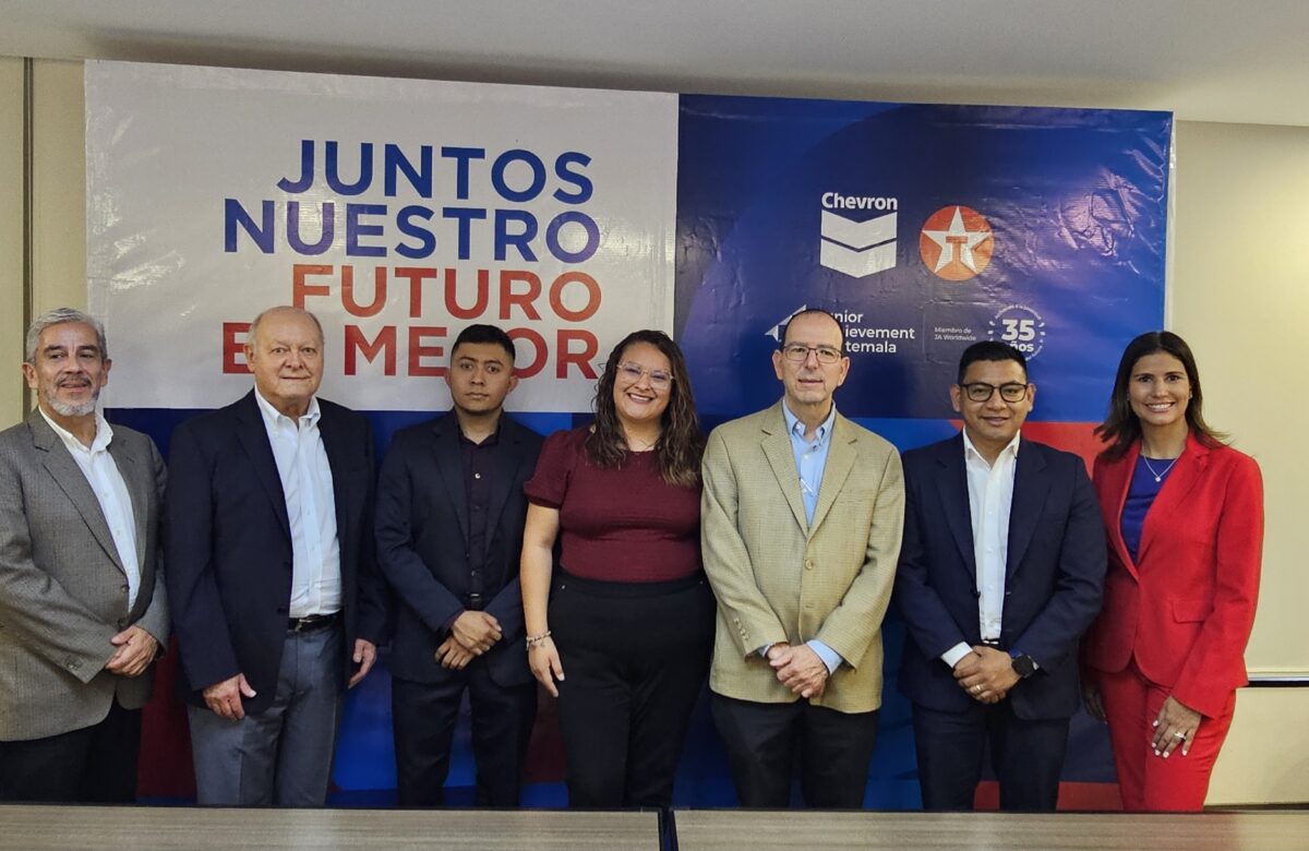 Acuerdo entre Chevron y Junior Achievement Guatemala beneficia a jóvenes con becas universitarias