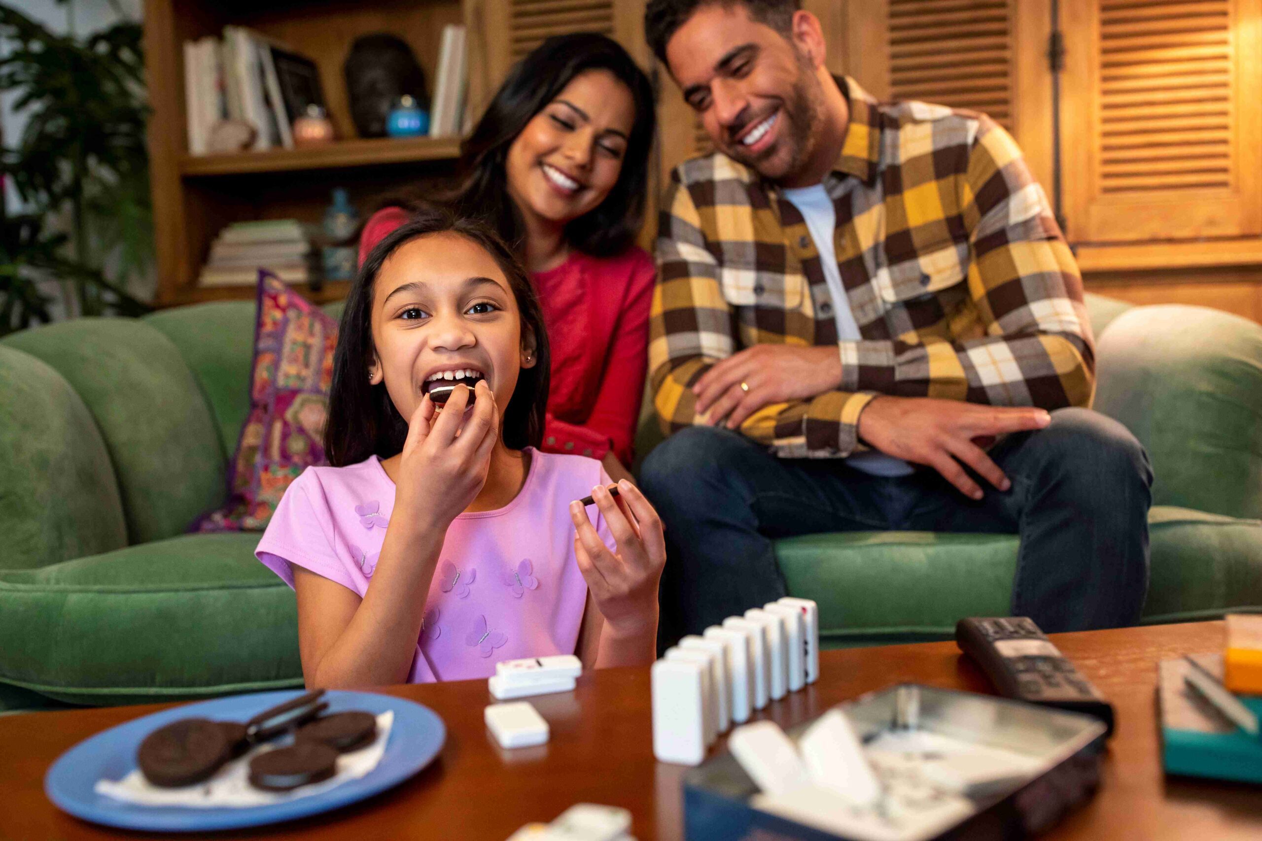 Disfrutando el momento con un snack balanceado durante el recreo