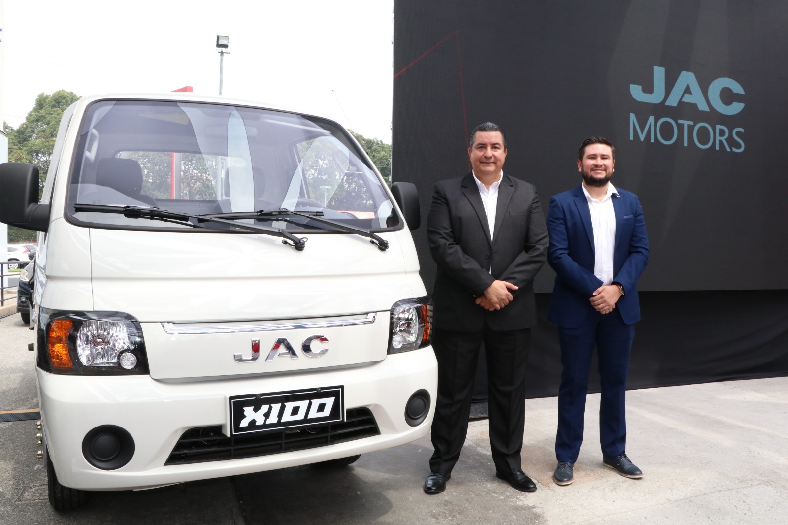 Llega a Guatemala el nuevo cabezal A5 Y el nuevo camion gasolina X100