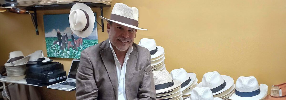 Amando el arte de los sombreros ecuatorianos