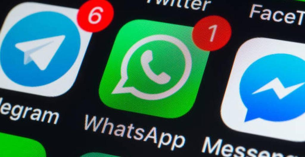 ¿Por qué es bueno actualizar y limpiar números antiguos en WhatsApp?