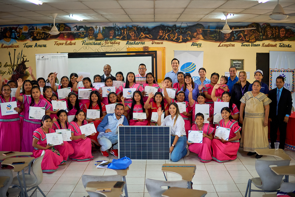 La tercera generación de Campeonas Solares sigue llevando energía limpia a sus comunidades