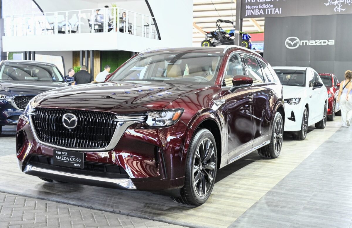 Mazda destaca su nueva línea de vehículos premium en la Expomóvil 2024