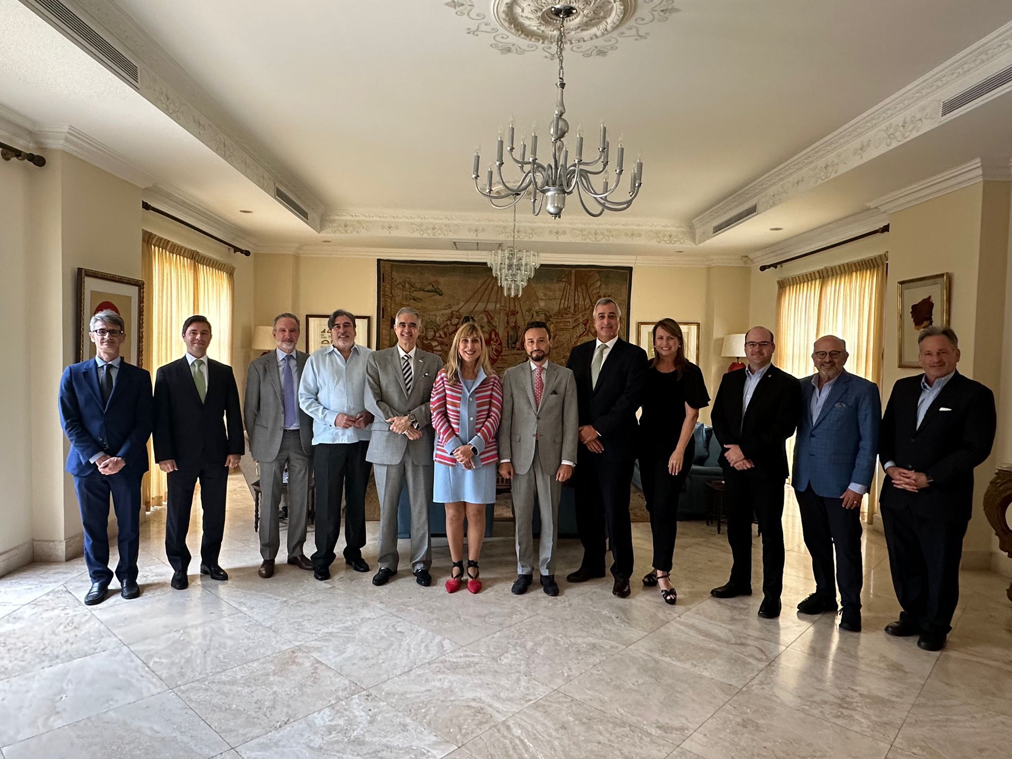 El Presidente de Guatemala apuesta por la colaboración publico-privada y asegura que “la democracia debe dar resultados de desarrollo