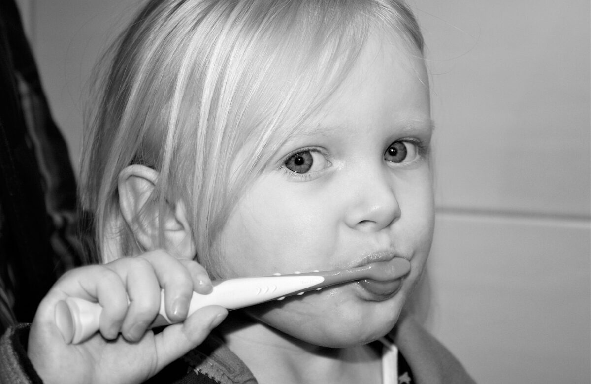 Conozca la importancia de elegir la pasta de dientes adecuada para su hijo