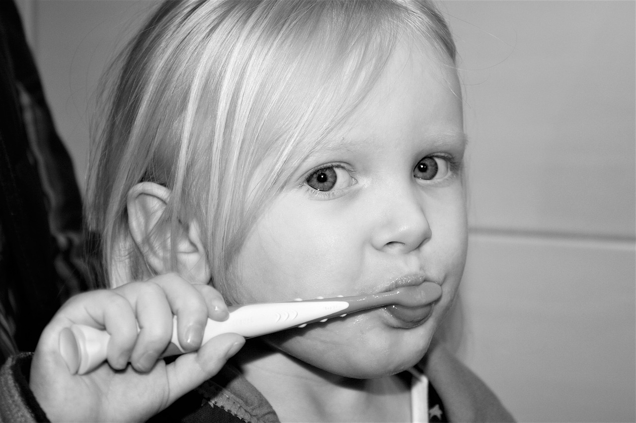 Conozca la importancia de elegir la pasta de dientes adecuada para su hijo
