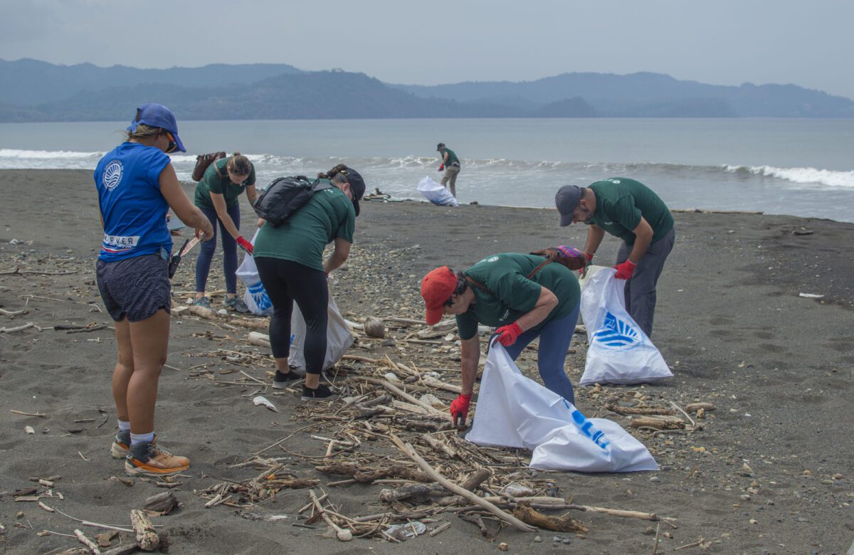 Yves Rocher y MareBlu retiran 497 kilogramos de residuos en Playa Azul