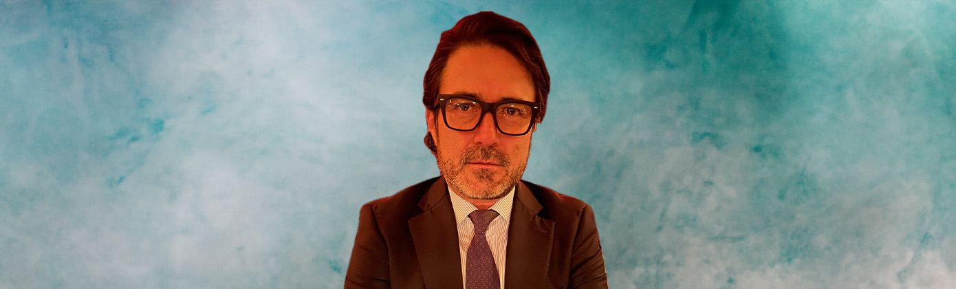 Experiencia en estrategia y finanzas corporativas