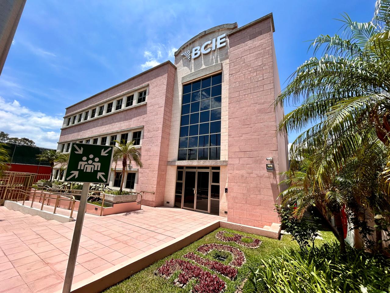 BCIE alcanza Certificación Ambiental ISO 14001:2015 en su oficina de Guatemala