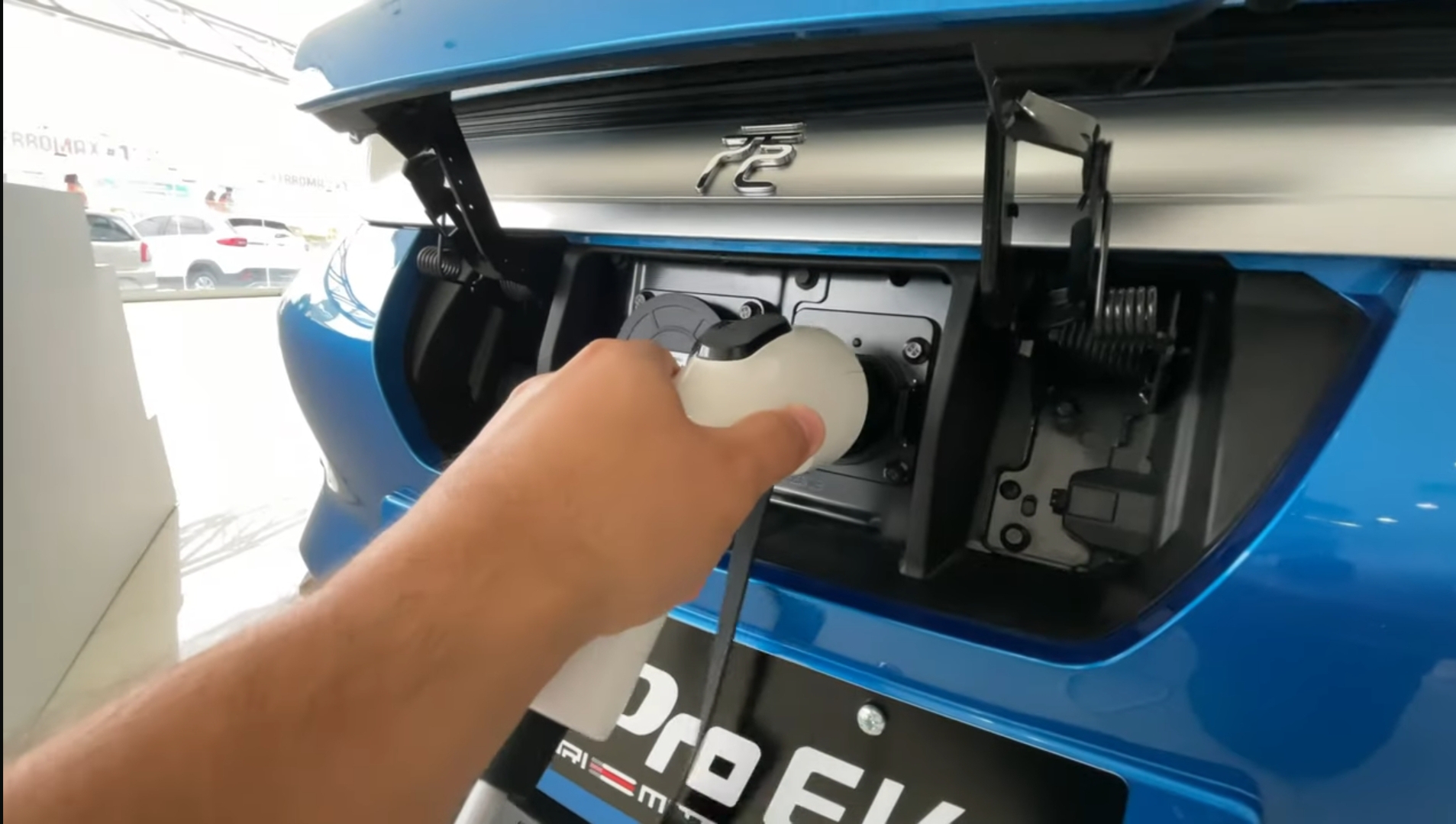 Uso del VTOL de BYD permite generar electricidad para alimentar dispositivos electrónicos