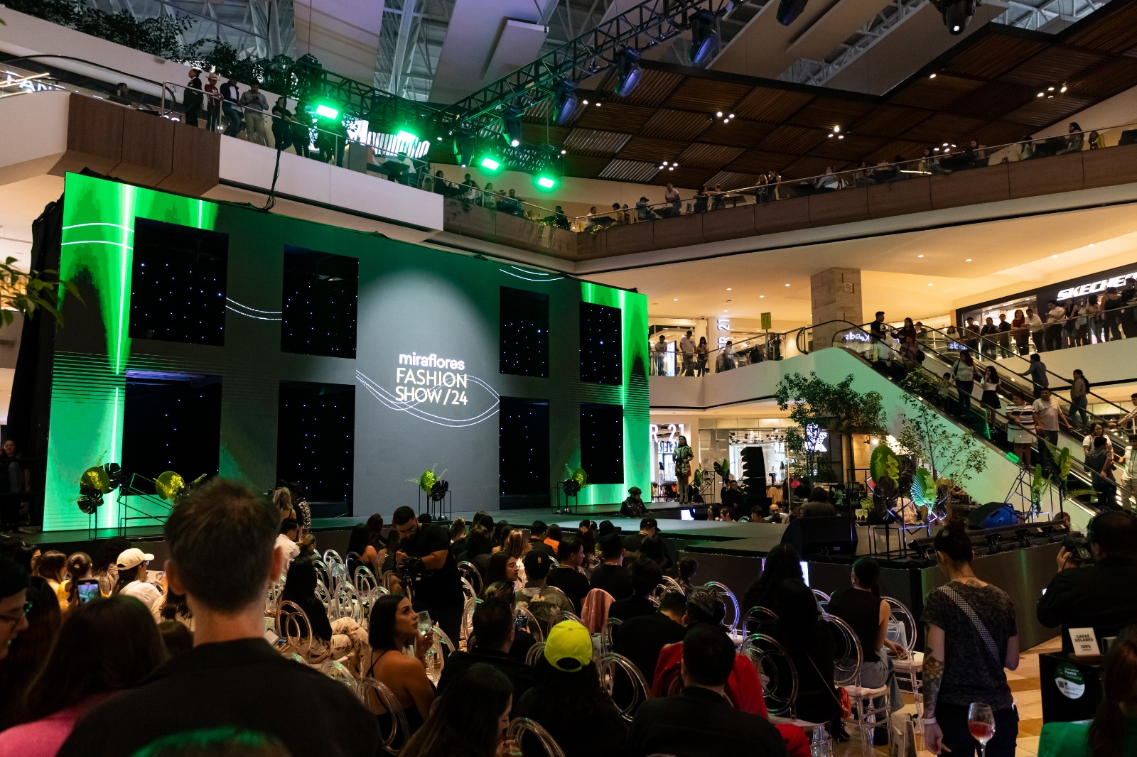 Mauricio Ochmann, emociona a los guatemaltecos en el Miraflores Fashion Show