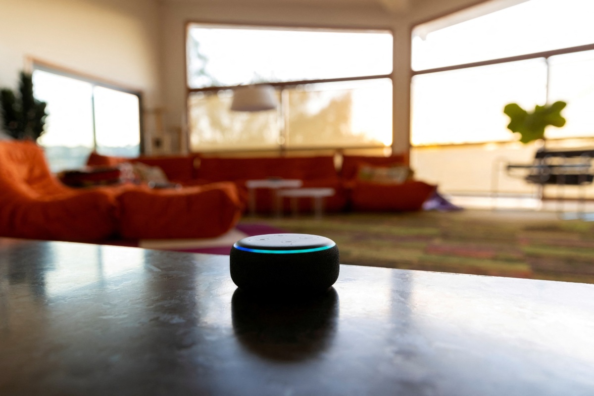 Amazon planea lanzar una Alexa renovada con IA y cobrar suscripción mensual