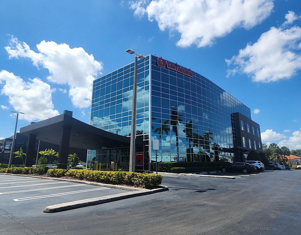Terrabank abre su primer centro bancario en Doral, Miami