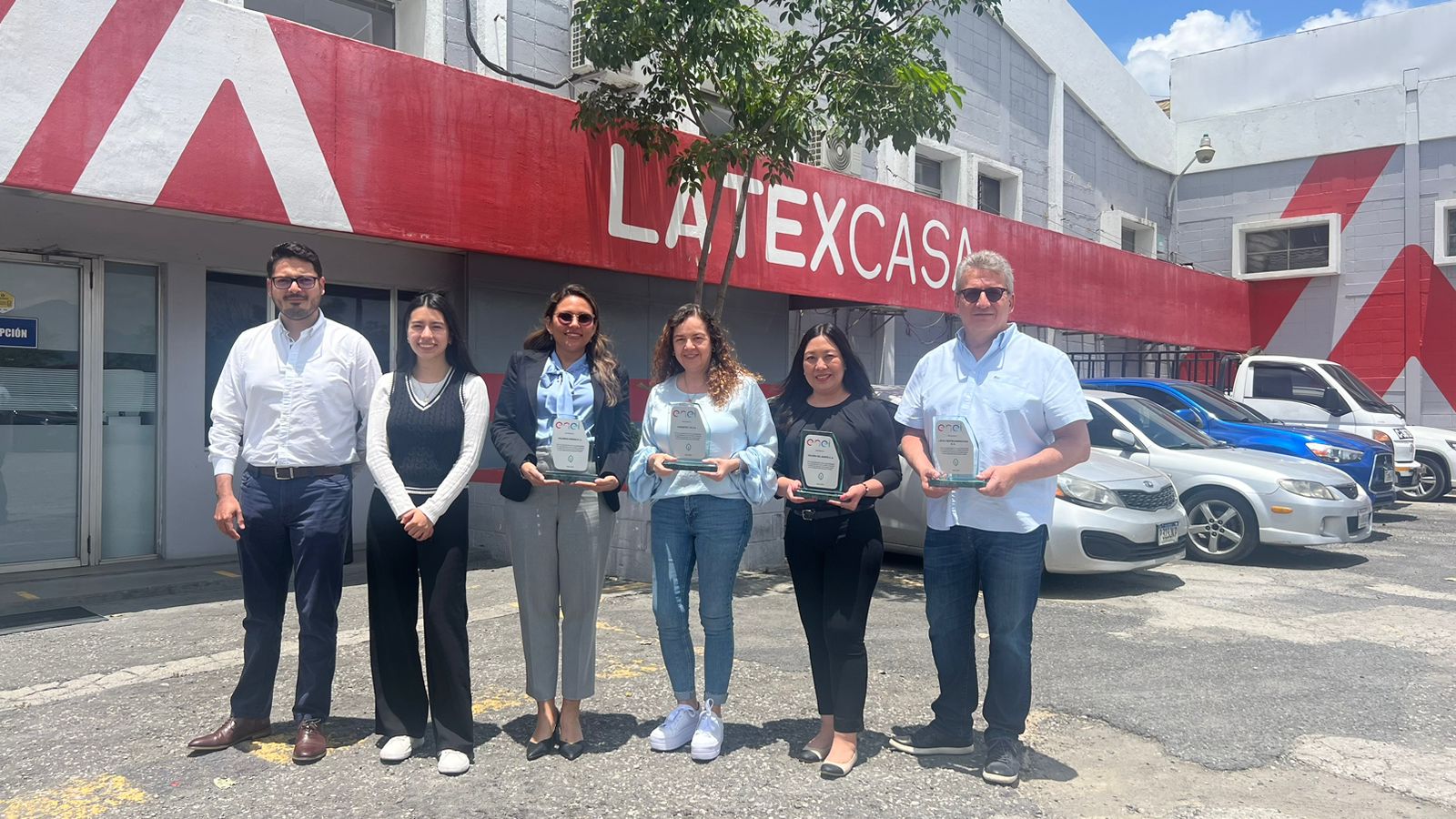 Enel entrega certificados I-REC  a 17 empresas guatemaltecas que han integrado el uso de energías renovables en sus operaciones