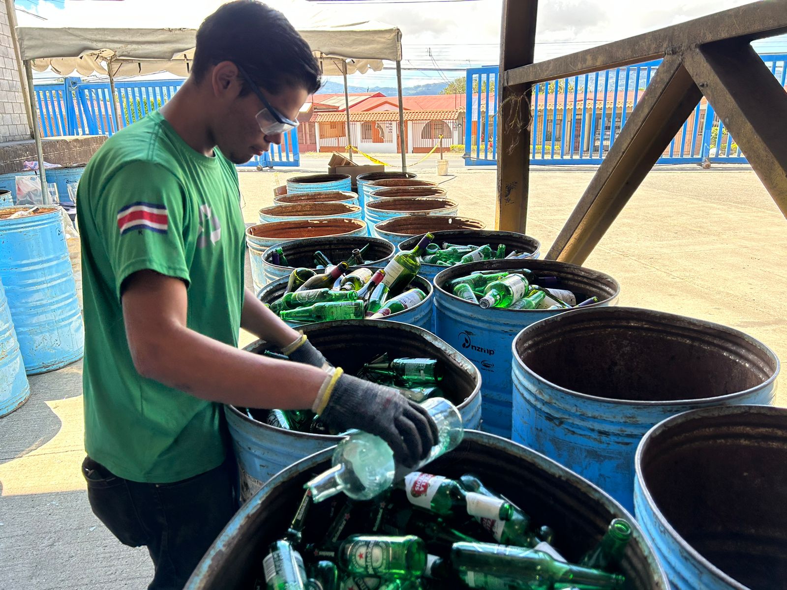 Costa Rica consolida hábito del reciclaje de vidrio