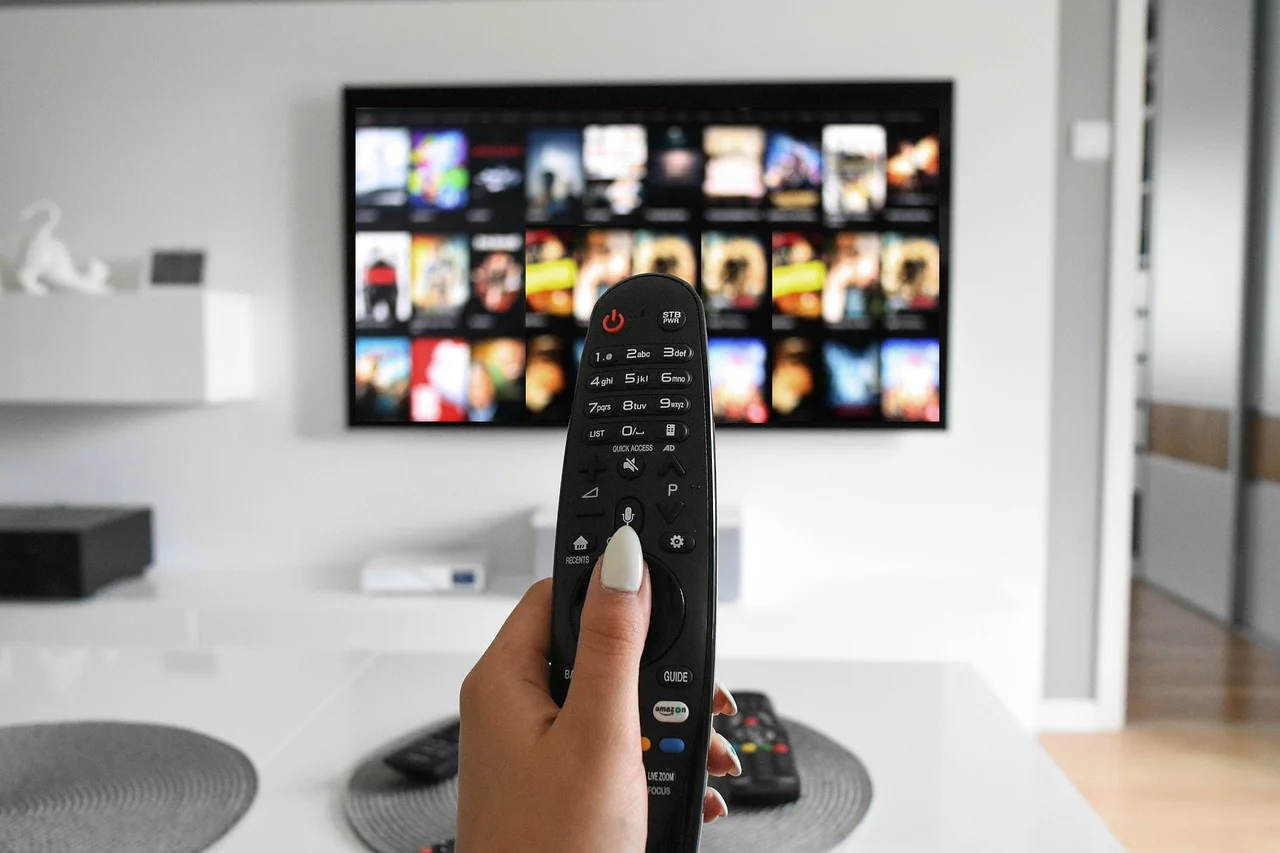 ¡Cuidado¡ conectar el celular a un Smart TV puede ser peligroso