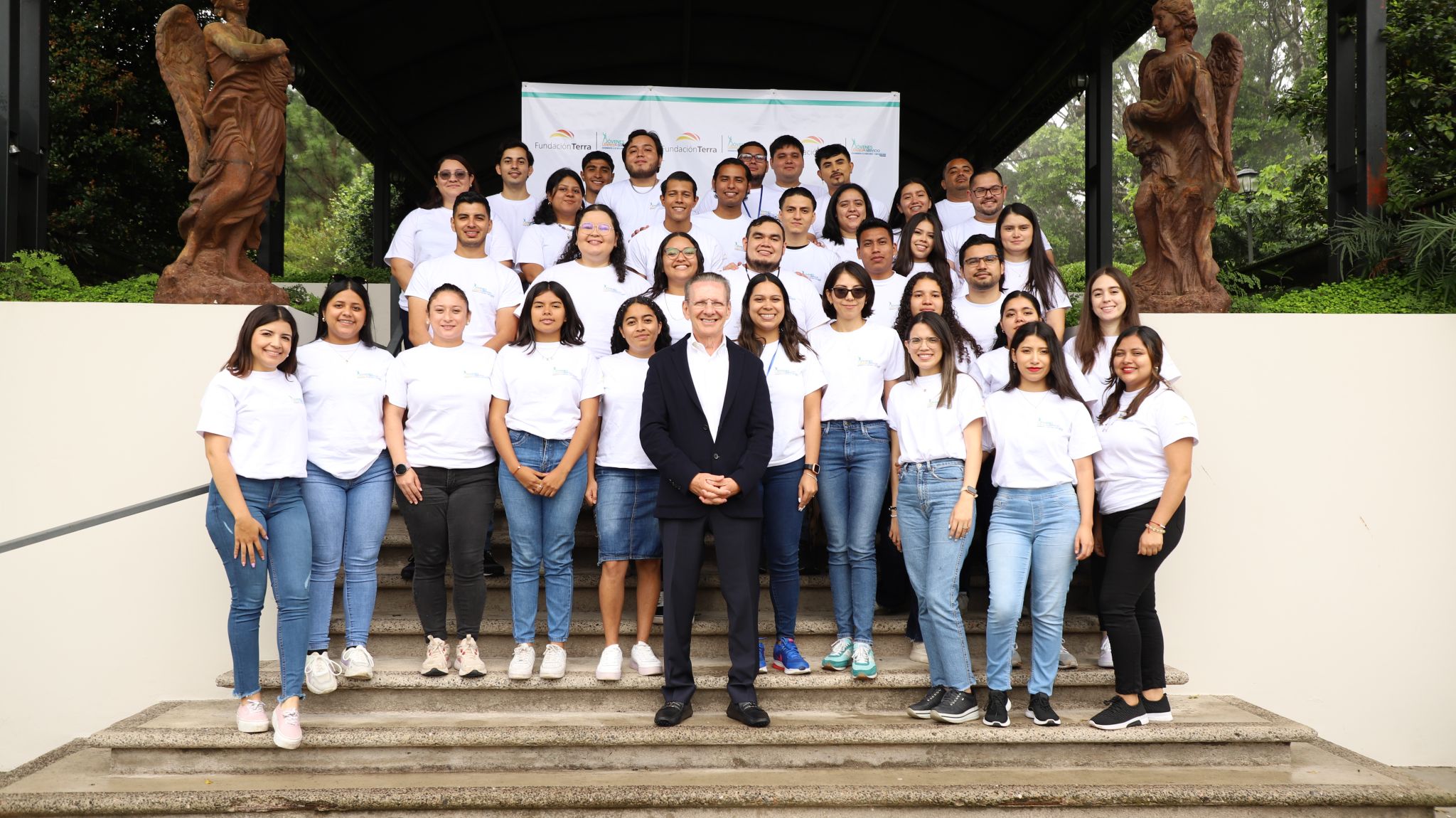 Fundación Terra culmina con éxito programa “Jóvenes Líderes al Servicio”
