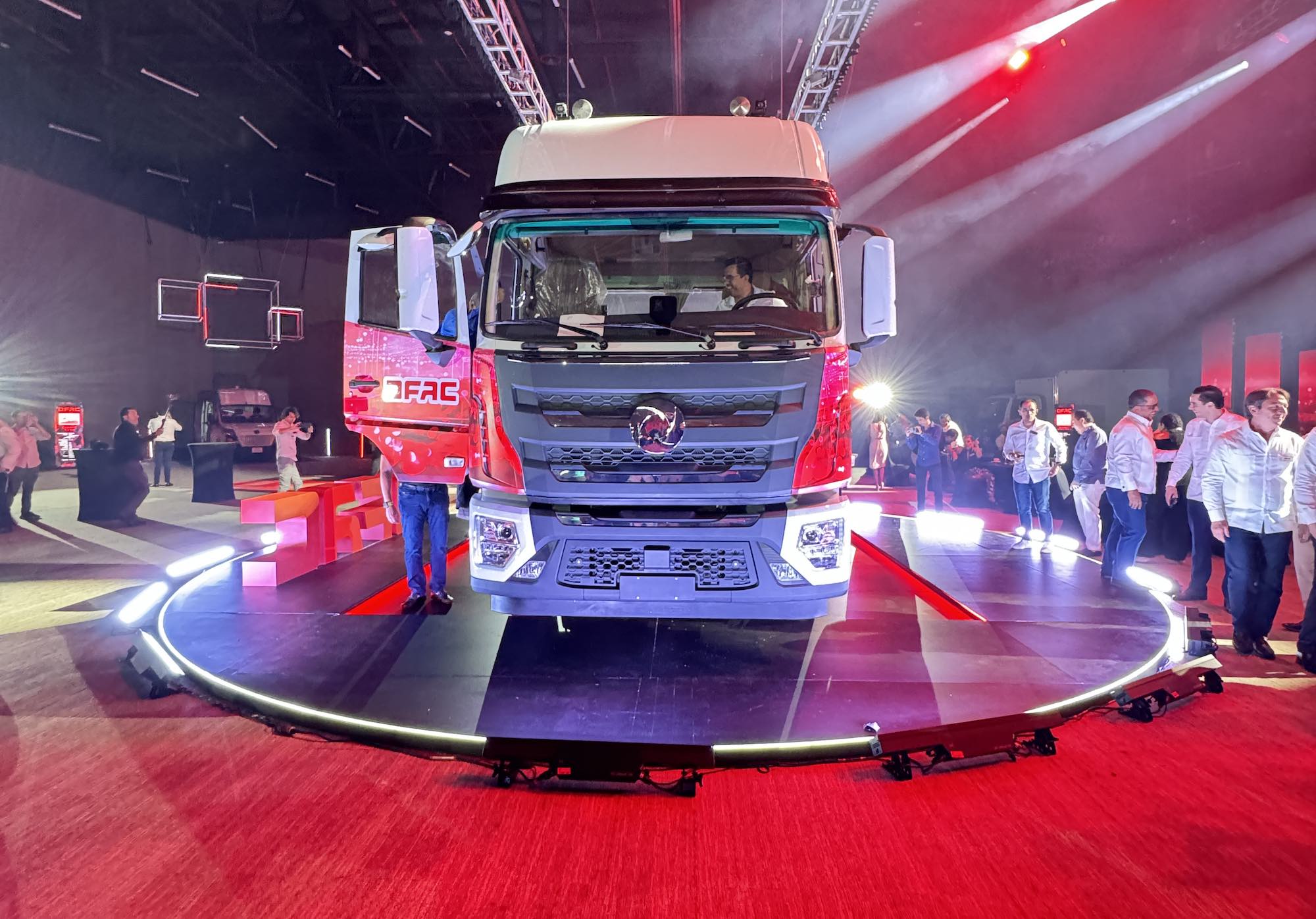 Magna Motors lanza la línea de vehículos comerciales de DFAC | Dongfeng Centroamérica