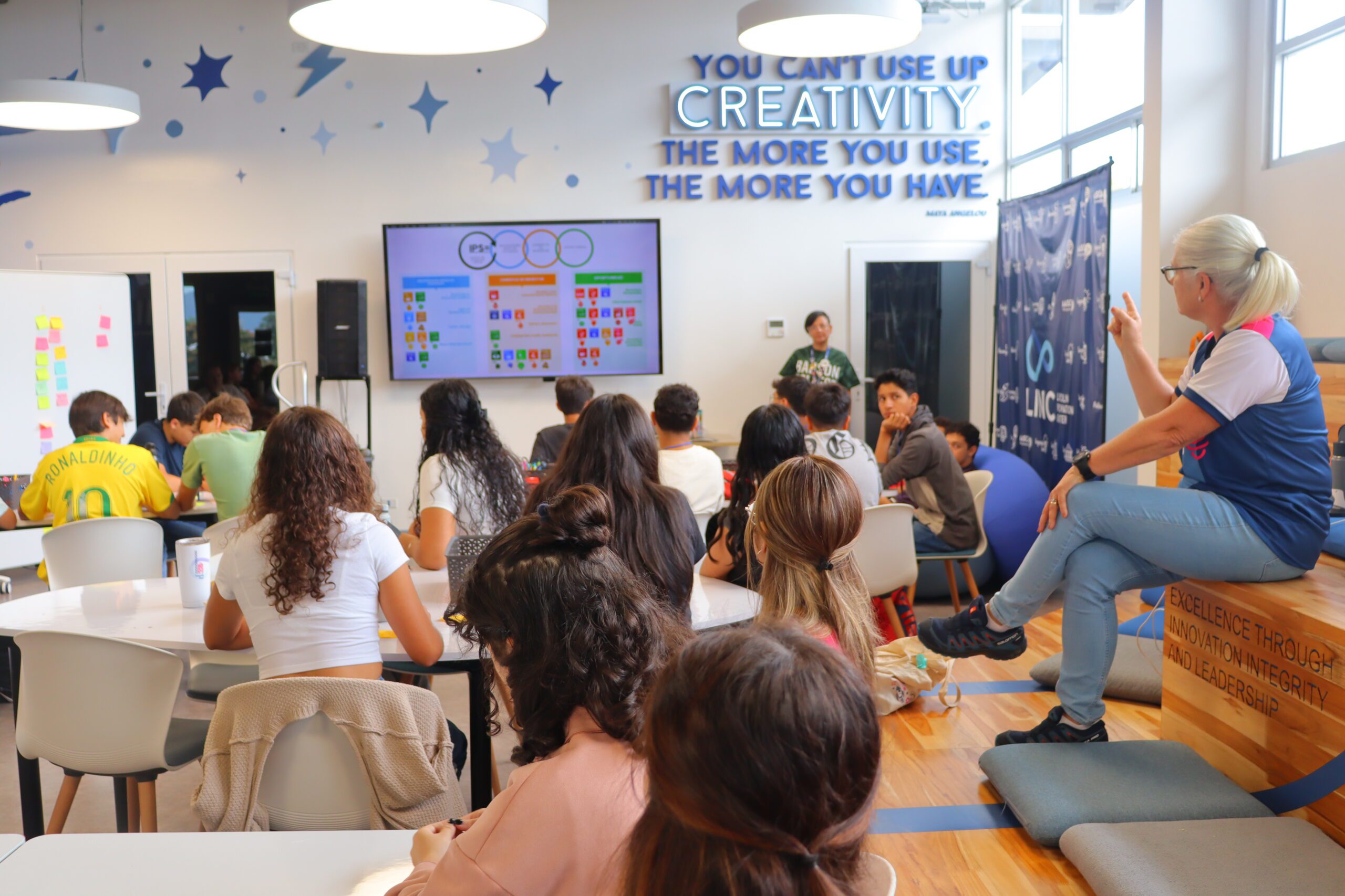 Alianza internacional impulsa la creación de seis proyectos de impacto social con estudiantes de la región