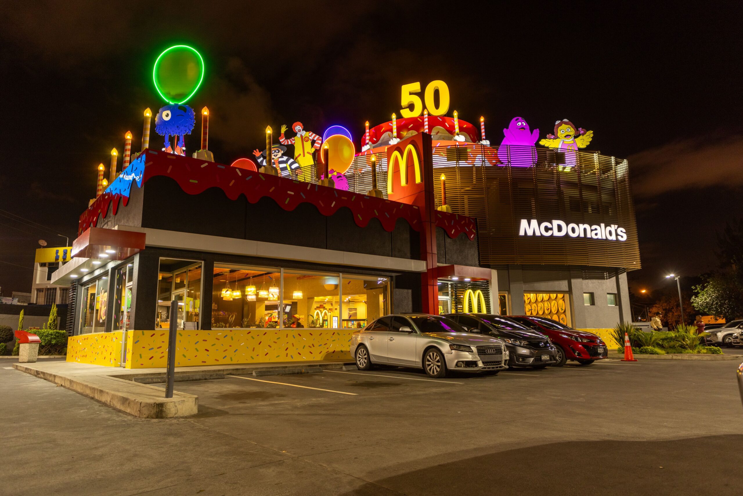 McDonald’s Liberación multiplica sonrisas al llenarse de magia para seguir celebrando los 50 años de McDonald’s en Guatemala