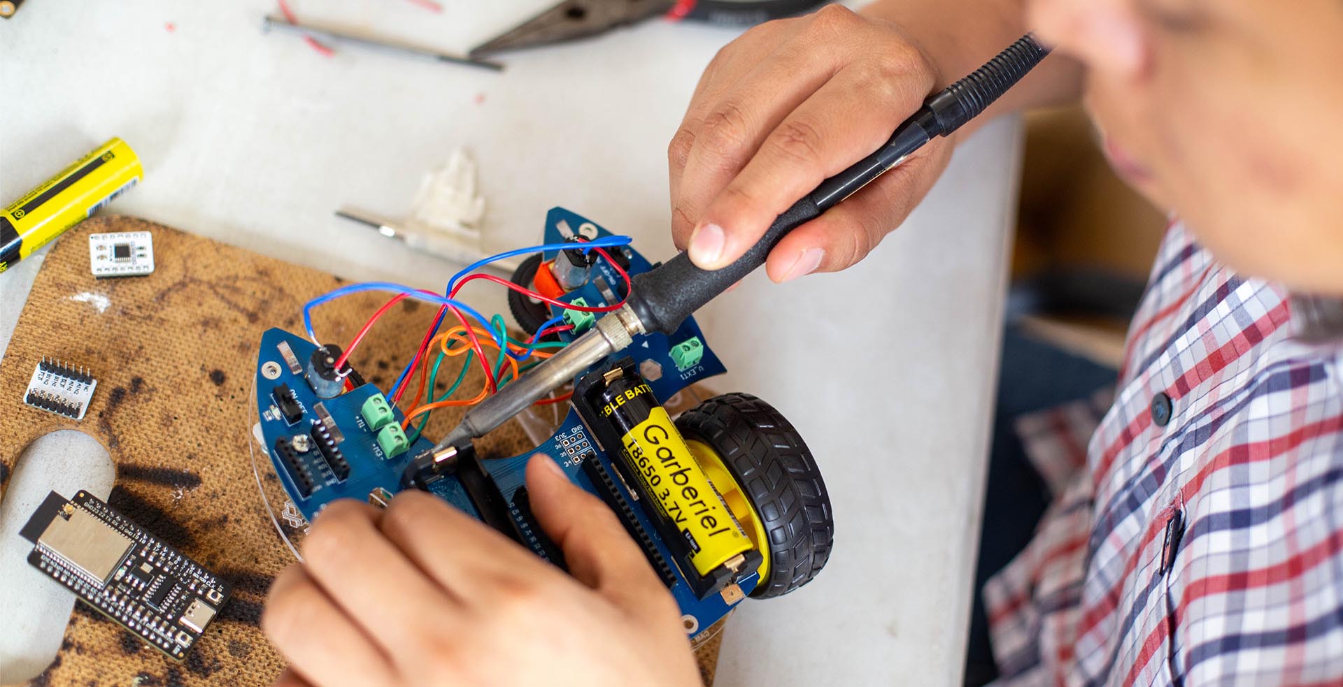 Educación STEM: Preparando a la generación de creadores de soluciones científicas y tecnológicas